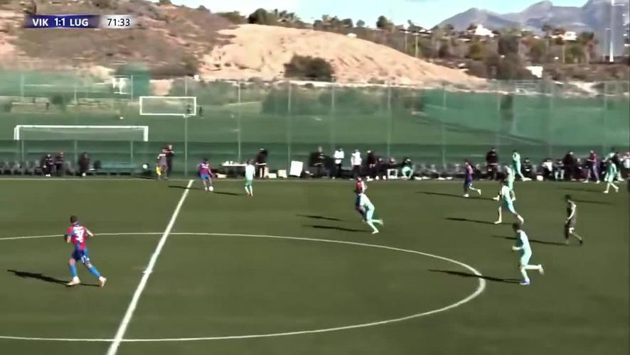 闹剧再现，卢加诺前锋痛击年轻队友：你个小怪胎给我闭嘴