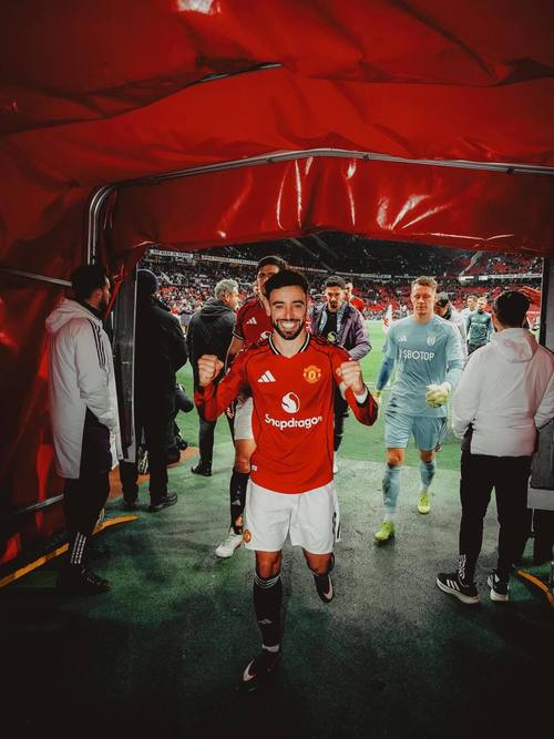 2次助攻，B费赛后更新社媒，发布图集庆祝胜利