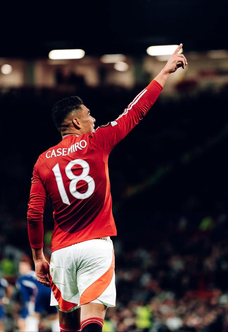 卡塞米罗赛后社媒：不可思议的胜利，恭喜兄弟们，加油曼联