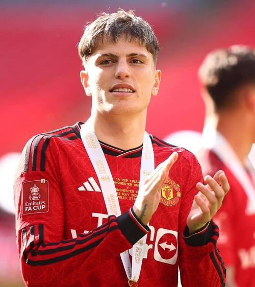 内维尔：加纳乔在左路表现毫无自信；蓝军稳居前五不成问题