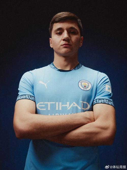 曼城官方发布对阵热刺的预热海报，胡桑诺夫单独出镜